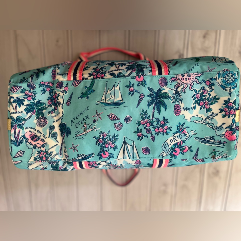 Lilly Pulitzer Amalfi blue overnight duffle bag with removable shoulder strap. - Picture 4 of 11